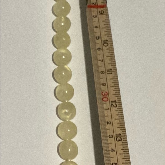 Beautiful Beaded necklace with unique Clasp - Picture 6 of 8